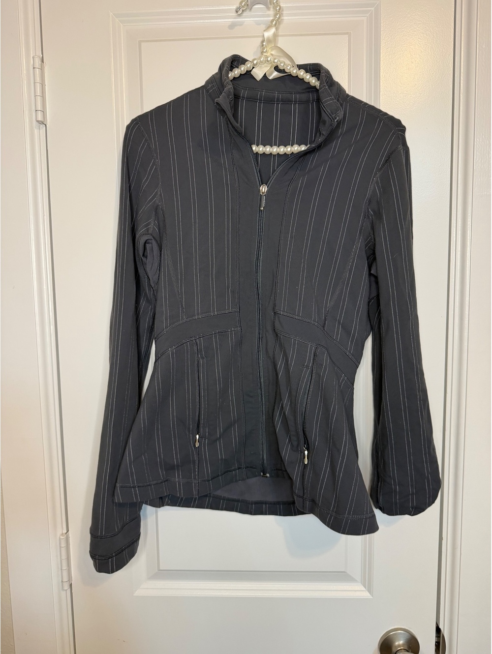 Lululemon forme jacket size 6